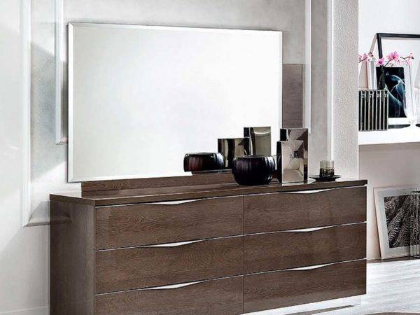 Երկու դռնանի կոմոդ 6 պահարանով