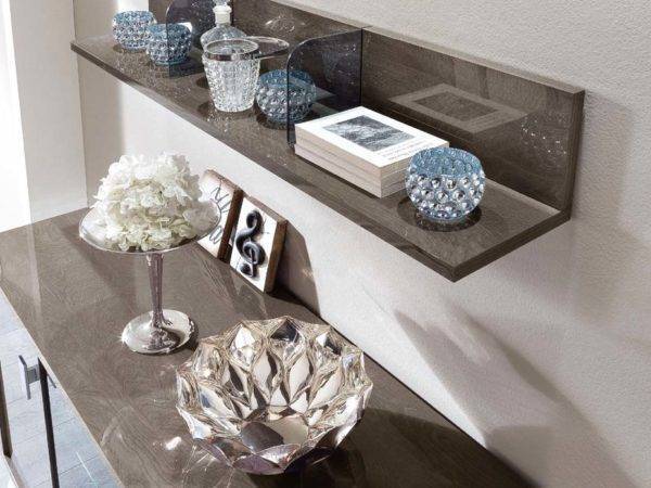 Պատի էլեգանտ և ֆունկցիոնալ դարակ