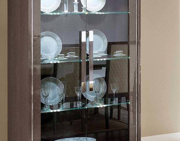 Витрина для Гостиной с Дымчато-Серыми Дверями и Стеклом