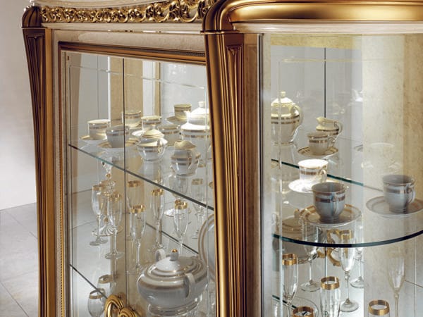 cucapaharan, սերվանտ ոսկեգույն դետալներով, սերվանտ ապակյա դարակներով, ճոխ սպասքապահարան դասական ոճով