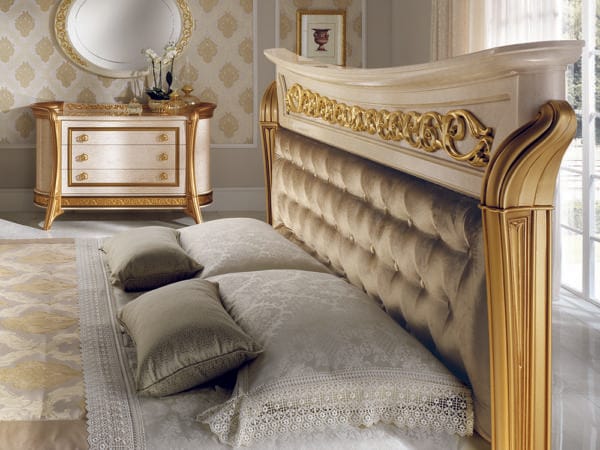 Չեստերով մահճակալ դասական ոճի , մարմարյա մահճակալ ոսկեգույն դետալներով, классическая кровать с золотистыми деталями