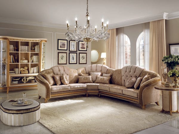 անկյունակ դասական ոճով