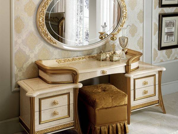 Էլեգանտ և շքեղ զարդասեղան