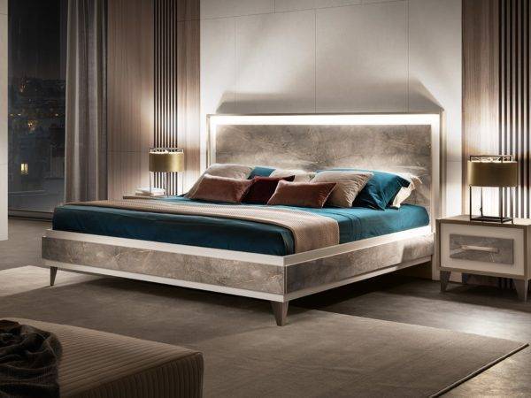 King Size մահճակալ մարմարյա գլխամասով և պաստելային երանգներով