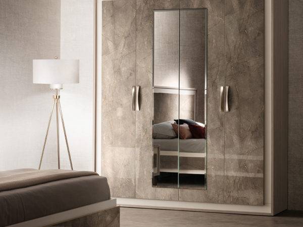 4 դռնանի մարմարյա զգեստապահարան հայելիով և բրոնզե բռնակներով