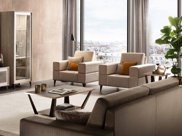 Բեժ գույնի բազկաթոռ, էլեգանտ և հարմարավետ բազկաթոռներ բորնզե դետալով , бежевое кресло с бронзожой ножкой