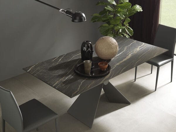 Synthesis dining table