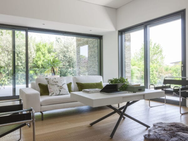 Iris ձևափոխվող սեղան