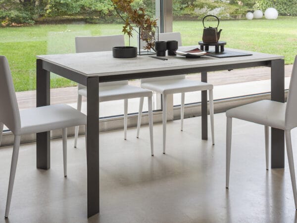 Teorema dining Table