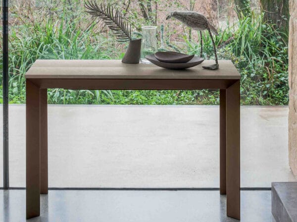 Taboo Extending console table