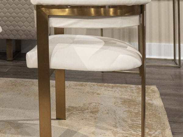 Maestro Dining Table